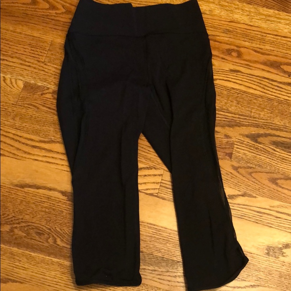 Cropped lululemon leggings with mesh